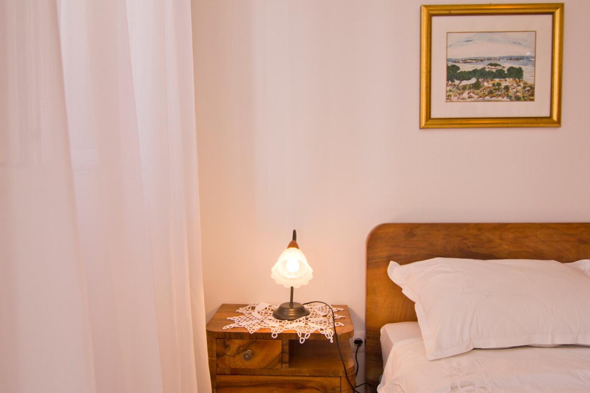 Apartments Donika Komiža الغرفة الصورة